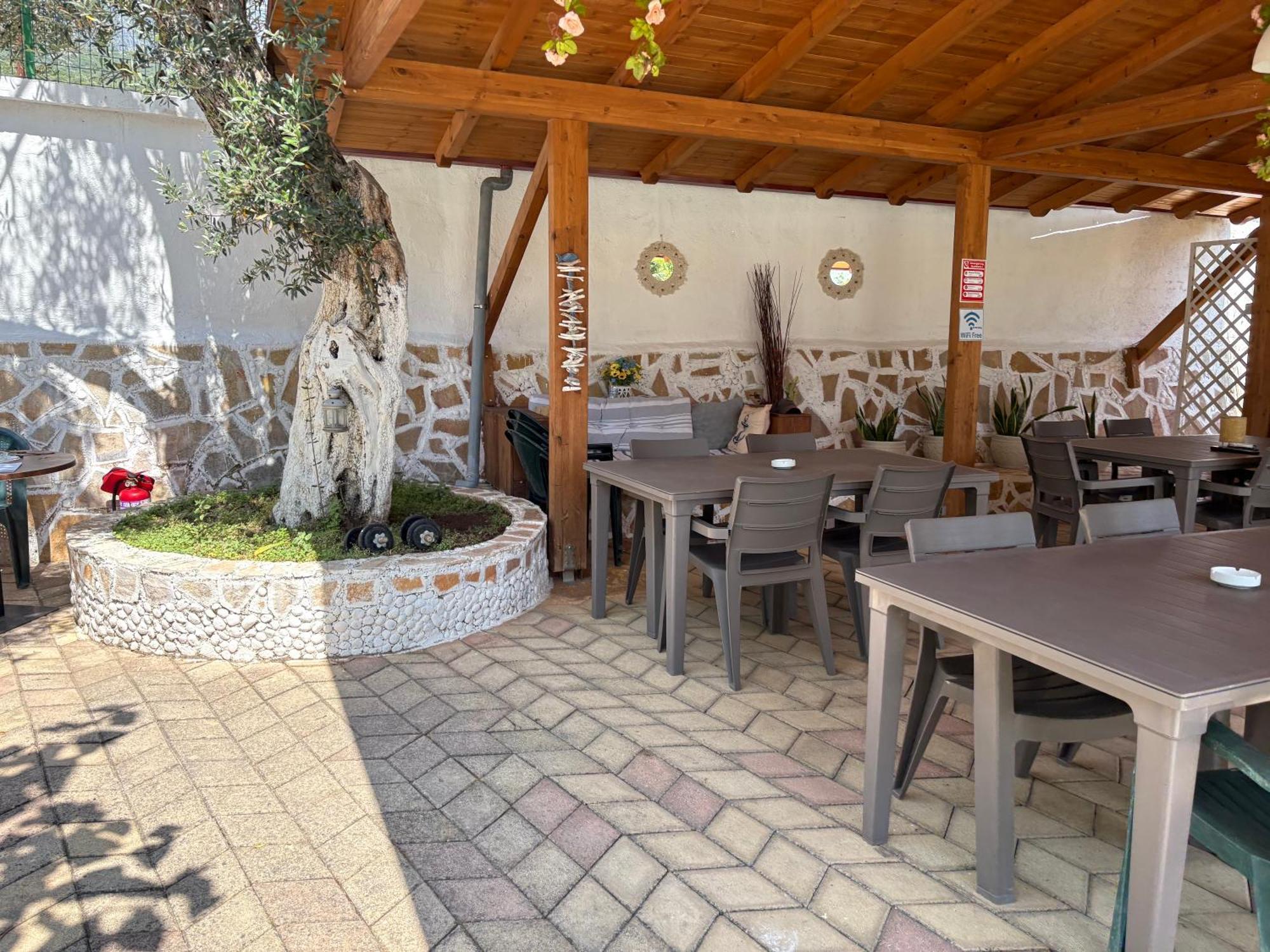 Pensjonat Yard Paradise Dhërmi