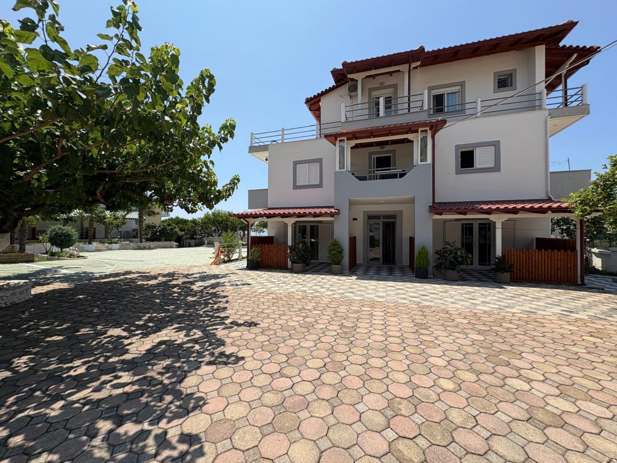 Pensjonat Yard Paradise Dhërmi