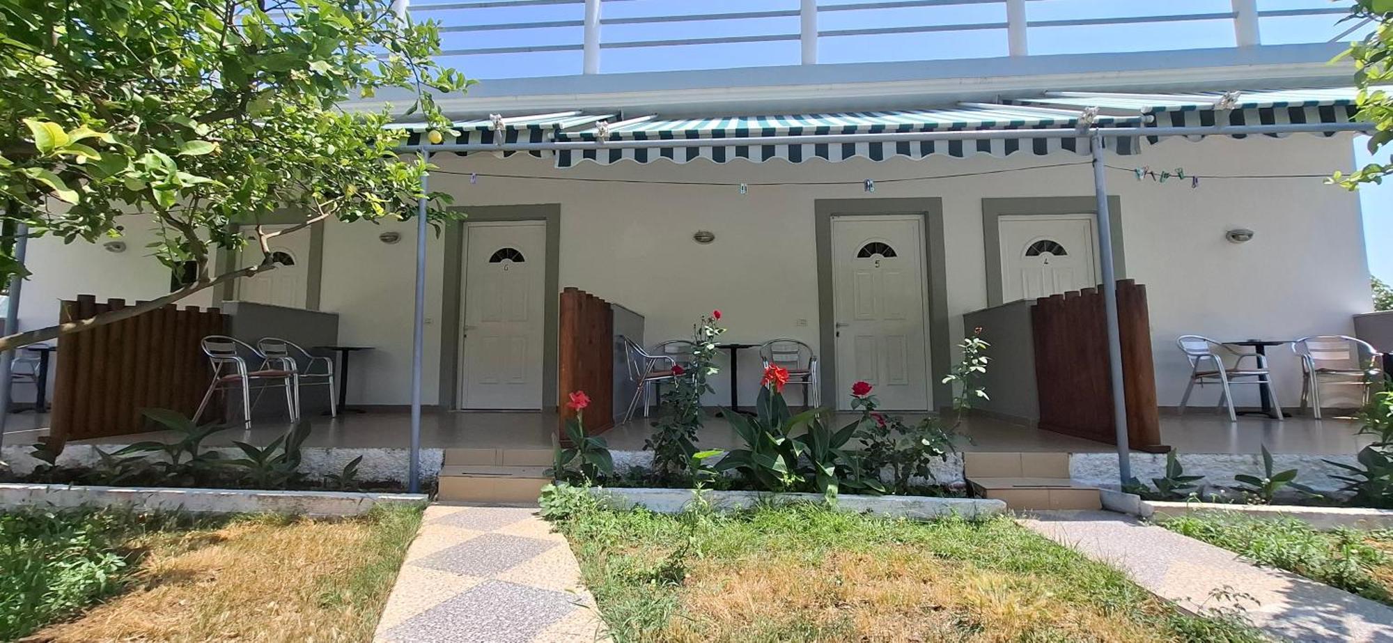 Pensjonat Yard Paradise Dhërmi