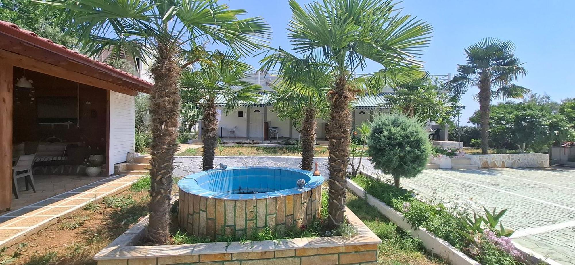Yard Paradise Dhërmi
